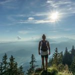 hiker-918473_640